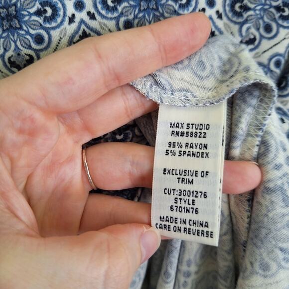 Max Studio Blue & Cream Bohemian Tank Top w Eyelet Lace Detail sz L - Picture 6 of 10